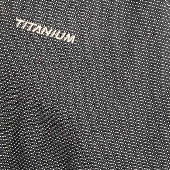 Columbia Titanium 1/4 Zip Top Athletic - Picture 2 of 9